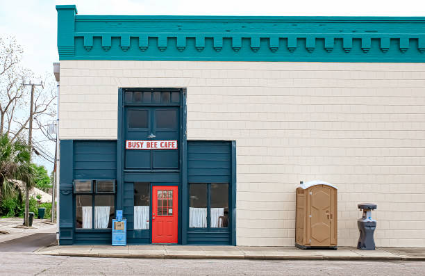 Best Porta potty delivery and setup  in Lakin, KS